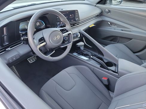 Certified 2025 Hyundai Elantra Sport image 5