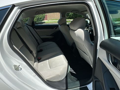 Used 2018 Honda Accord LX image 23