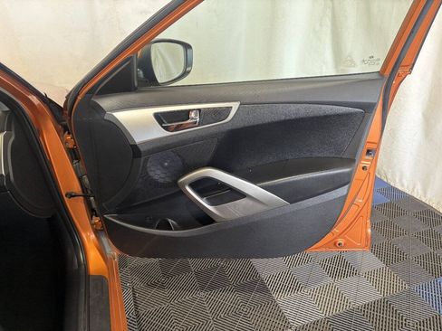 Used 2013 Hyundai Veloster FWD image 11