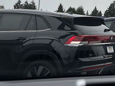 Used 2025 Toyota RAV4 XLE image 17