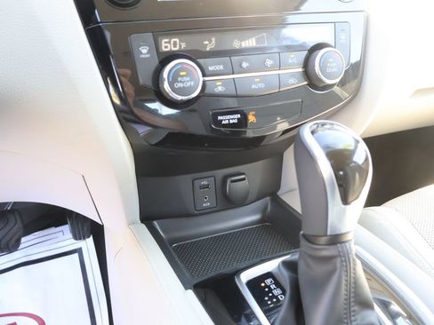 Used 2017 Nissan Rogue Sport SL AWD/4WD image 38
