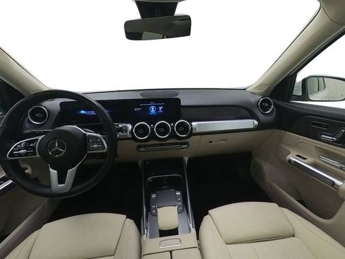 Used 2023 Mercedes-Benz GLB 250 4MATIC w/ Premium Package image 27