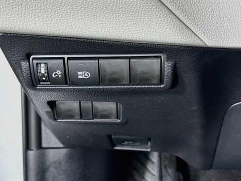 Certified 2025 Toyota Corolla Cross LE w/ Moonroof Package FWD image 11