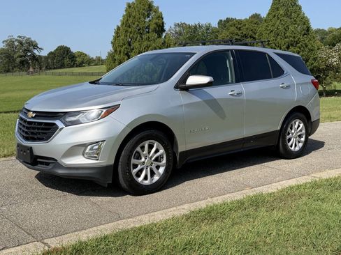 Used 2018 Chevrolet Equinox LT FWD image 2