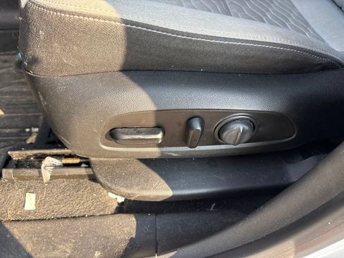 Used 2019 Chevrolet Equinox LS w/ LS Convenience Package AWD/4WD image 16