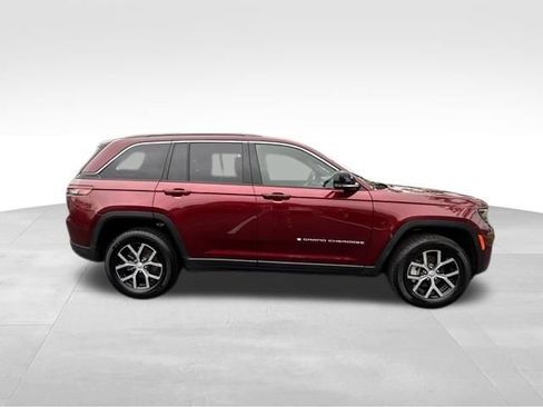 Used 2025 Jeep Grand Cherokee Limited AWD/4WD image 8