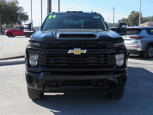 Used 2024 Chevrolet Silverado 2500 Custom w/ Custom Value Package image 7