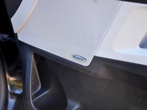 Used 2017 GMC Terrain SLT image 16