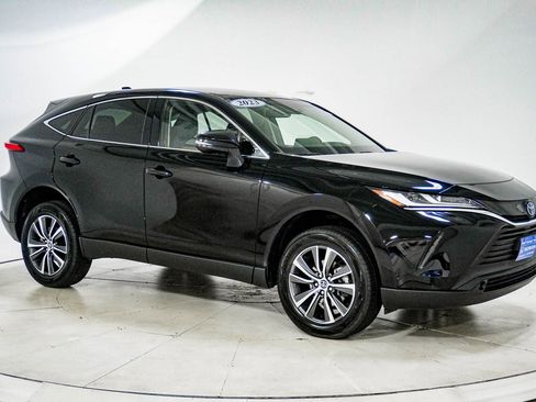 Used 2023 Toyota Venza LE AWD/4WD image 14