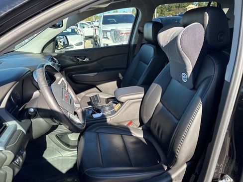 Used 2021 GMC Acadia SLT w/ LPO, Floor Liner Package image 10