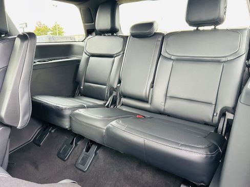 New 2025 Ford Expedition Platinum w/ Stealth Performance Package image 38