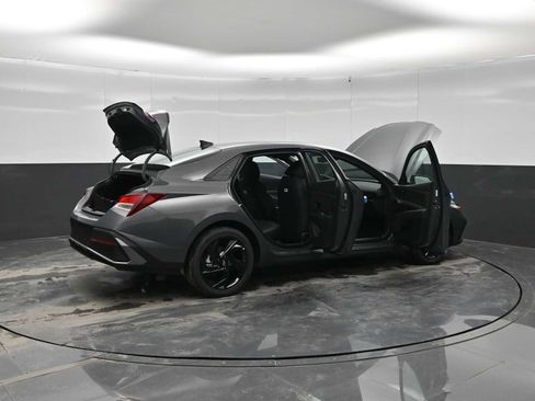 New 2026 Hyundai Elantra SEL Sport FWD image 42