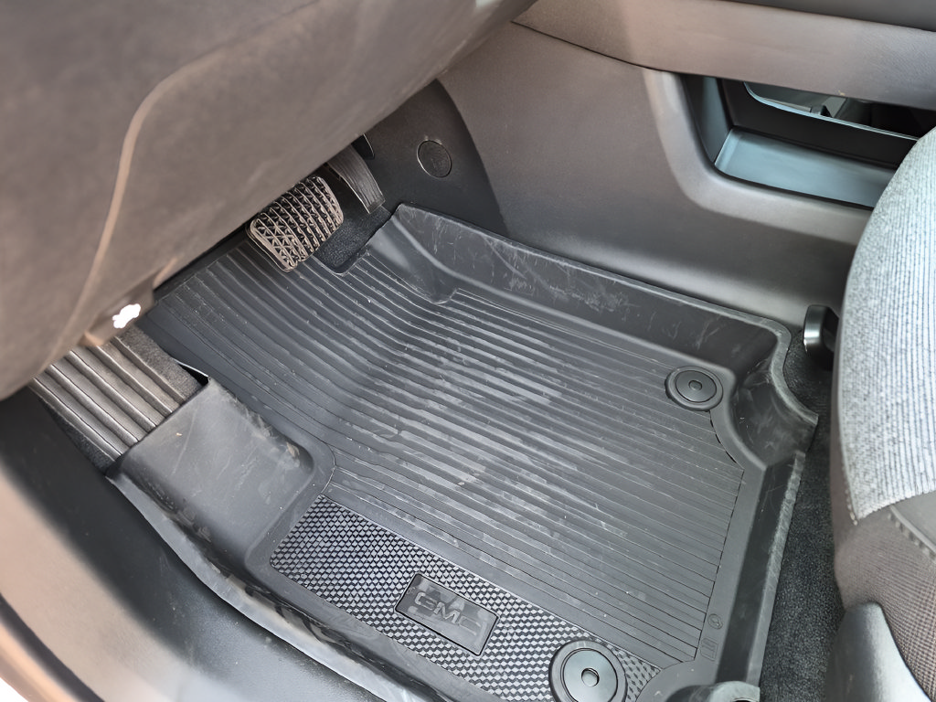 New 2027 GMC Terrain Elevation w/ LPO, Floor Liner Package FWD image 22