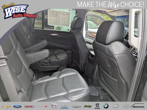 Used 2018 Cadillac Escalade Luxury AWD/4WD image 26