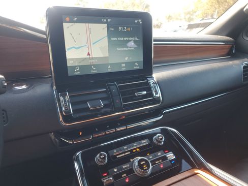 Used 2019 Lincoln Navigator Select w/ Technology Package image 26