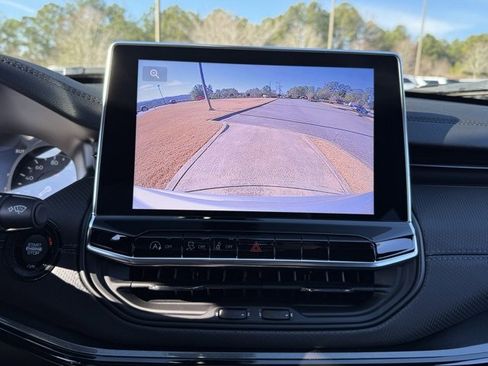 New 2026 Jeep Compass Latitude image 18