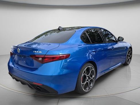 Used 2023 Alfa Romeo Giulia Veloce RWD image 6