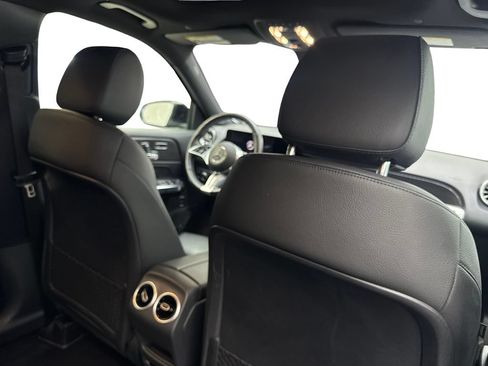 Used 2025 Mercedes-Benz GLB 250 4MATIC image 40