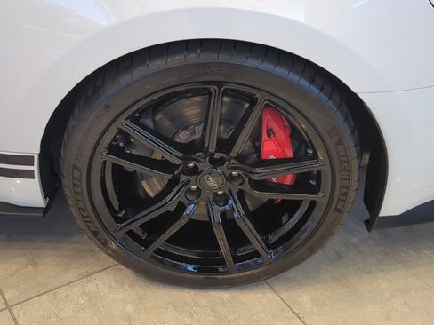 Used 2021 Ford Mustang Shelby GT500 w/ Technology Package RWD image 18