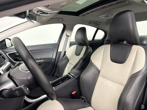 Used 2018 Volvo S60 T5 Cross Country Platinum AWD/4WD image 21
