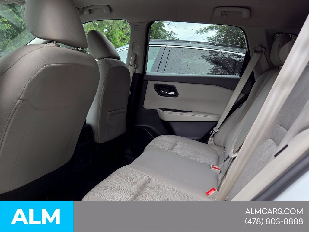 Used 2025 Nissan Rogue SV FWD image 3