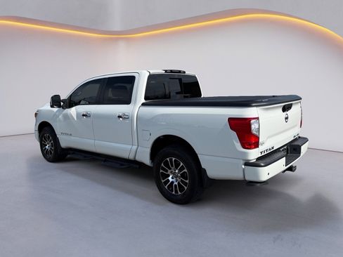 Used 2021 Nissan Titan SV w/ SV Convenience Package image 5