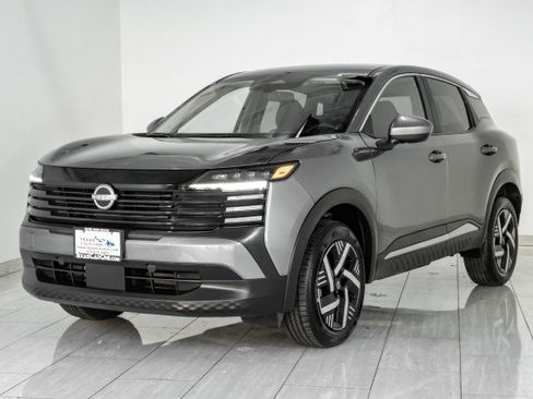 Used 2025 Nissan Kicks SV image 4