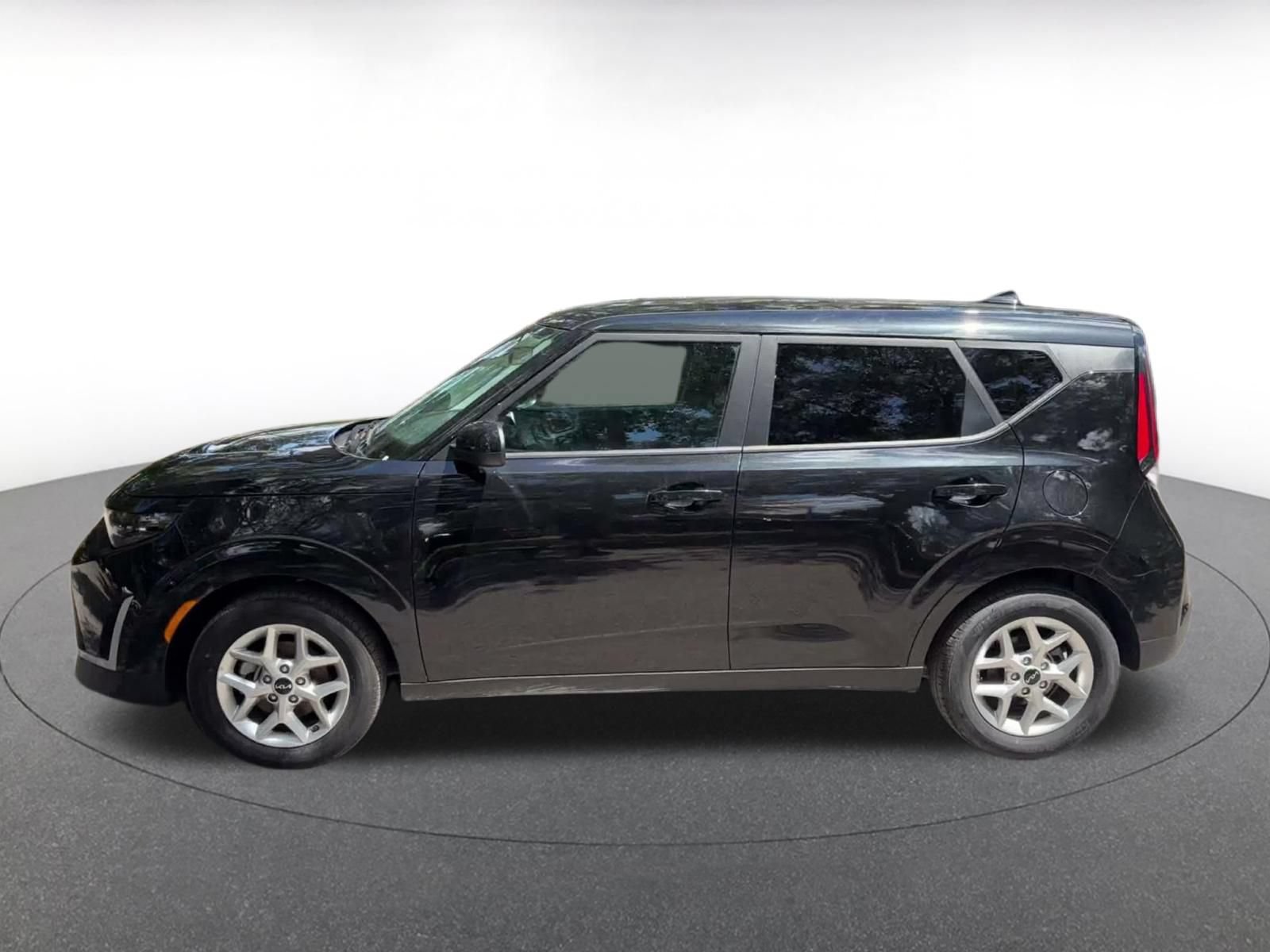 Used 2025 Kia Soul LX w/ LX Technology Package FWD image 8
