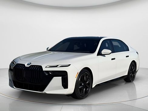 Certified 2023 BMW 740i RWD image 1