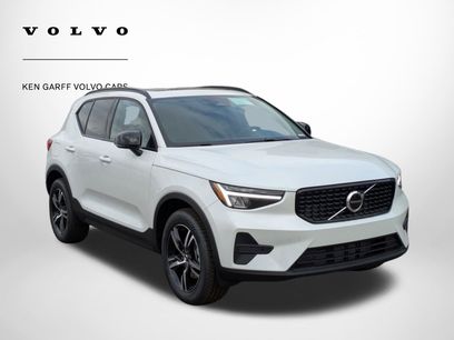 New 2026 Volvo XC40 B5 Core w/ Climate Package