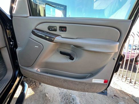 Used 2004 GMC Sierra 2500 SLT w/ Heavy-Duty Power Package image 18