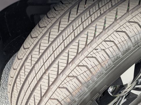 New 2025 Mercedes-Benz GLB 250 image 12