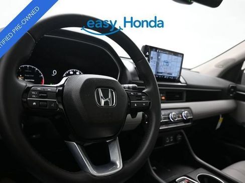 Used 2025 Honda Pilot Touring image 10