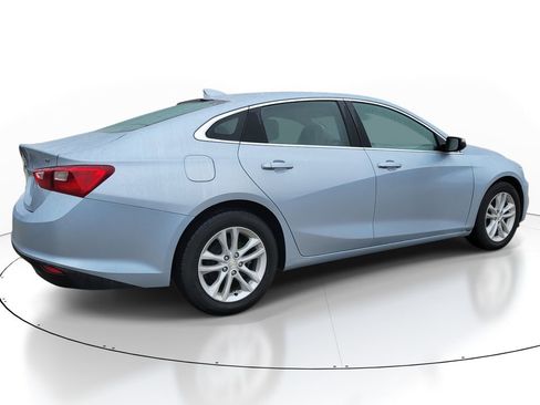 Used 2018 Chevrolet Malibu LT w/ Leather Package FWD image 4