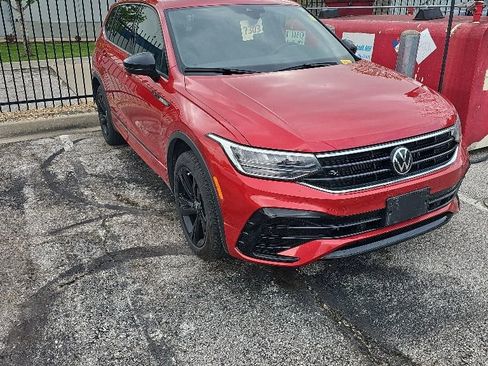 Used 2024 Volkswagen Tiguan SE R-Line AWD/4WD image 3
