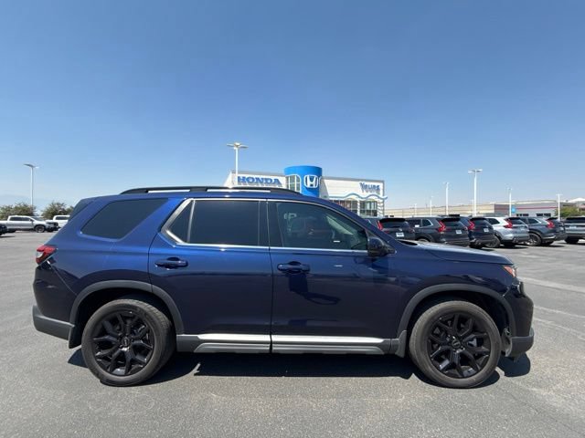 Used 2025 Honda Pilot Touring image 3