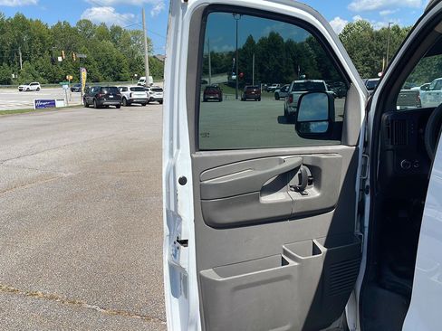 Used 2015 Chevrolet Express 2500 RWD image 6