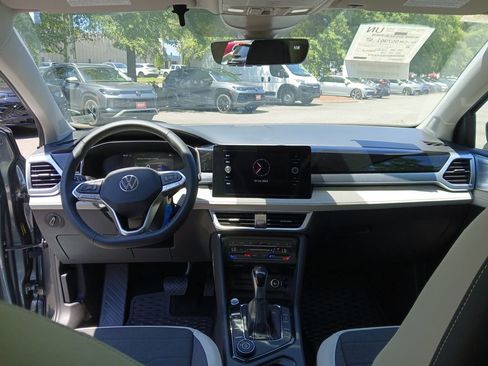 New 2025 Volkswagen Taos SE image 12