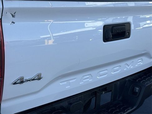 Used 2022 Toyota Tacoma SR image 29