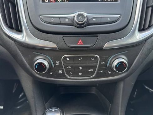 Used 2019 Chevrolet Equinox LT AWD/4WD image 12