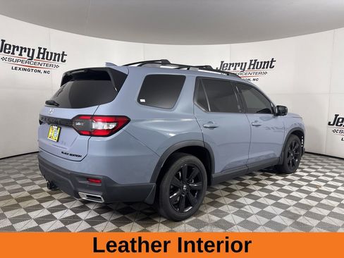 Used 2025 Honda Pilot Black Edition image 5