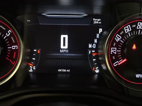 Used 2022 Dodge Challenger SXT image 13