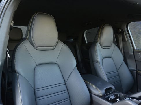 Used 2024 Porsche Cayenne Turbo GT image 28