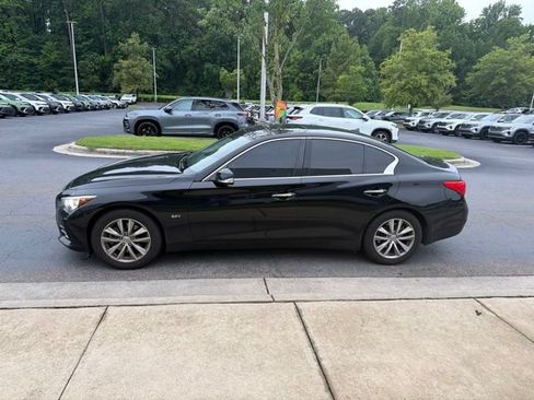 Used 2017 INFINITI Q50 2.0t w/ Moonroof Package RWD image 12