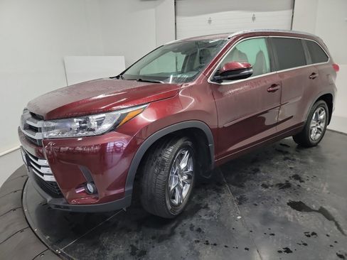 Used 2018 Toyota Highlander Limited image 3