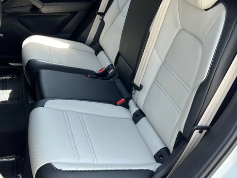 Certified 2024 Porsche Cayenne S AWD/4WD image 19
