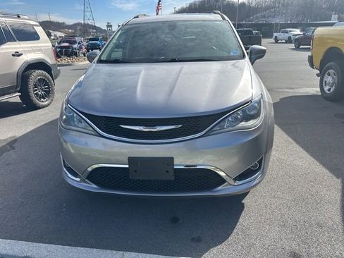 Used 2017 Chrysler Pacifica Touring-L w/ Tire & Wheel Group image 23