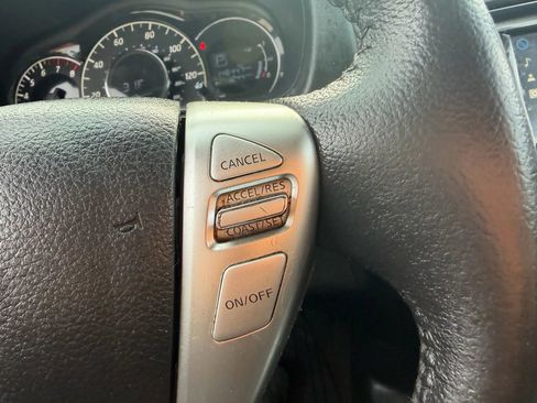 Used 2017 Nissan Versa Note SL Hatchback 4D image 21