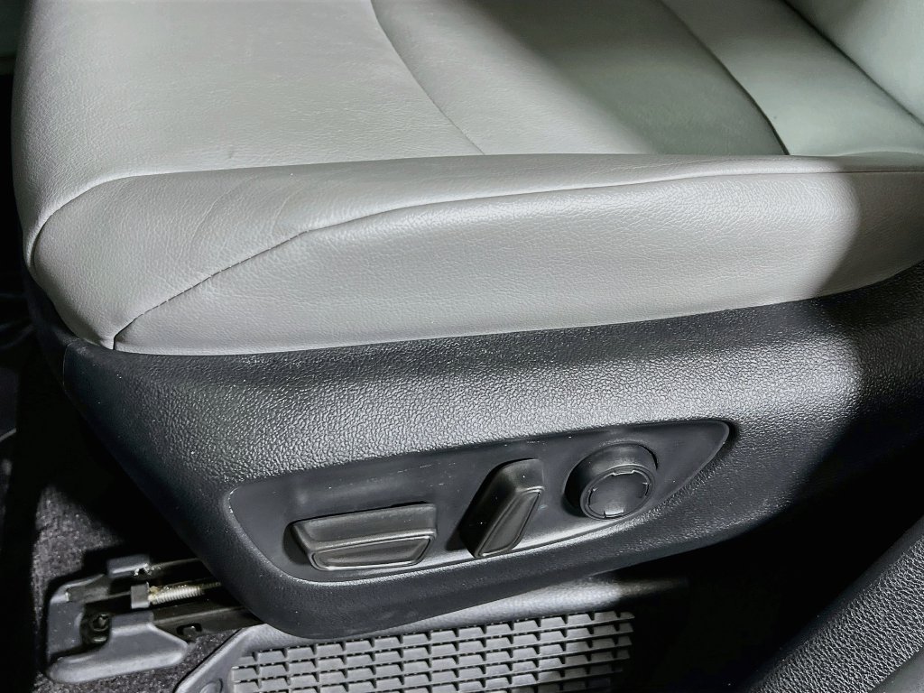 Certified 2025 Toyota Sienna XLE FWD image 17
