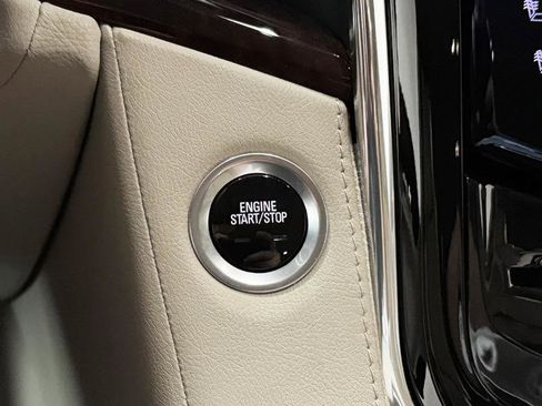 Used 2015 Cadillac Escalade ESV Luxury AWD/4WD image 21